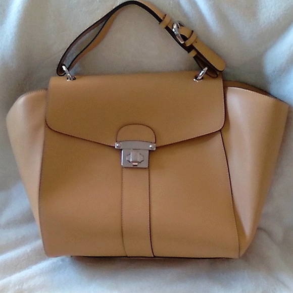 Alberta Di Canio Handbags - Large Alberta di Canio taupe Italian leather bag. Simply Iconic!
